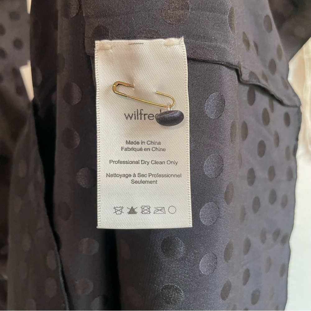 NWT Aritzia Wilfred 100% Silk Cypres Short Sleeve Keyhole Back Top Black XS - Picture 6 of 7